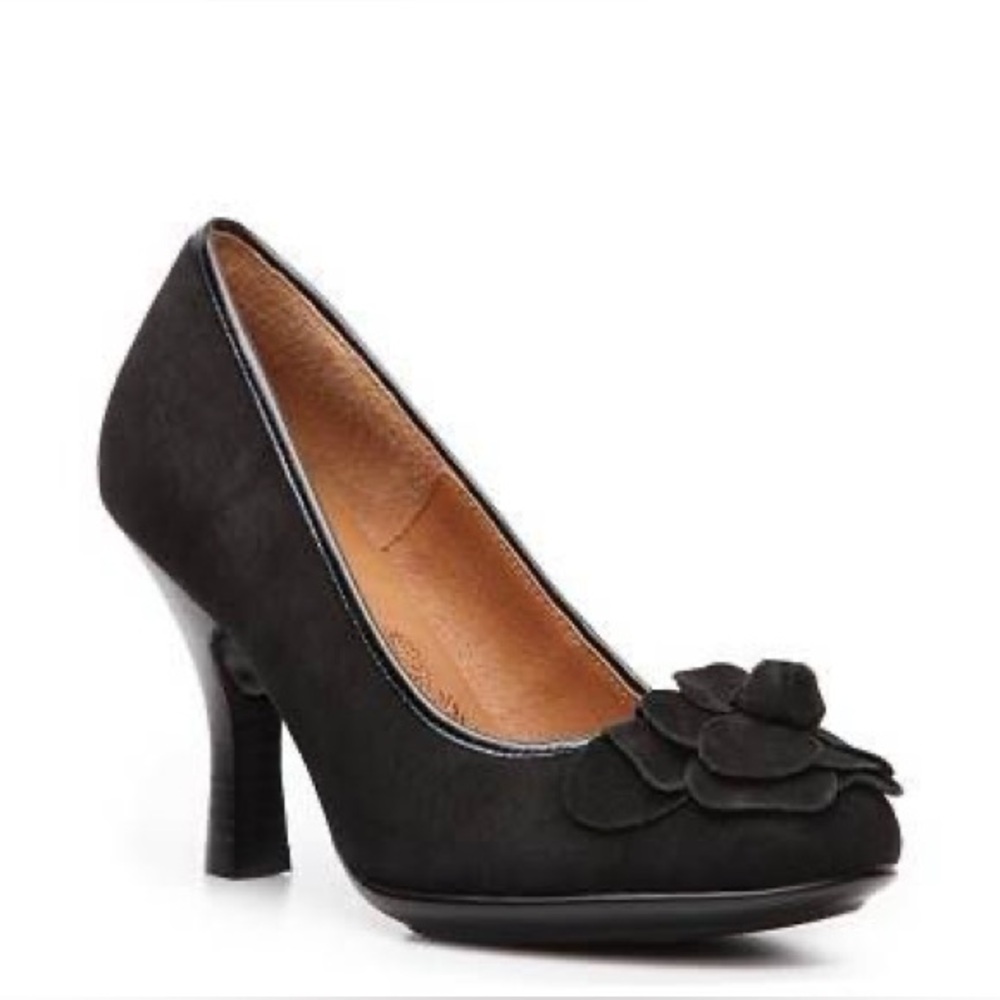 Sofft Black Floral Accent Suede Pumps